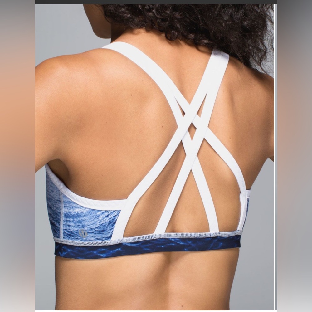Lululemon Water Bound Bra in Ombre Wave White Navy, size 6